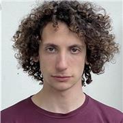 Insegnante di pianoforte, teoria musicale e solfeggio impartisce lezioni per adulti e piccini